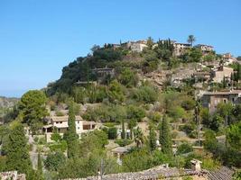 Blick auf die Stadt Valldemossa foto