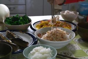 Traditionelles Kulturfrühstück bei Gastfamilie in Japan. foto