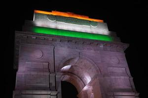 India-Gate-Bild in der Nacht, oberes Bild foto