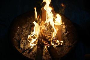 Bilder von brennenden Feuern foto