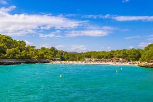 türkisfarbener strand ses fonts de nalis bucht mallorca spanien. foto