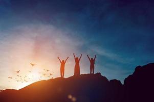 Silhouette der Teamführung, Teamarbeit und Teamwork und entzückende Silhouettenkonzepte foto