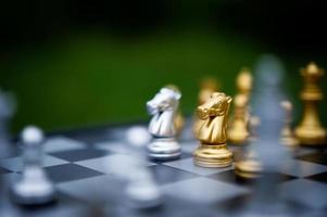 Schach, Brettspiele für Konzepte und Wettbewerbe sowie Strategien für Geschäftserfolgsideen foto
