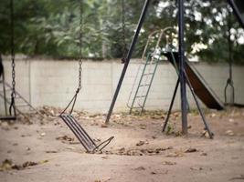 alter Spielplatz und Vintage foto