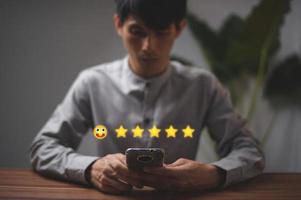 Feedback zur Zufriedenheit der Kundenbewertung, Benutzer bewerten die Serviceerfahrung bei der Online-Bewerbung foto