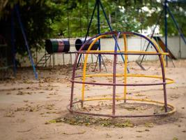 alter Spielplatz und Vintage foto