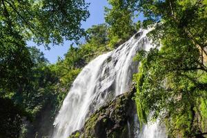 Wasserfall und Natur foto
