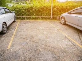 freier parkplatz mit kopierraum foto