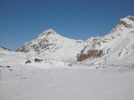 piz bernina gebirge in den schweizerischen alpen im kanton gr foto
