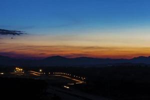 schöner himmel bei sonnenaufgang natürlicher hintergrund foto