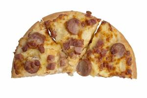 Pizza isoliert auf weißem Hintergrund. foto