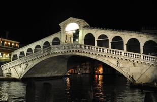 Rialtobrücke, Venedig foto