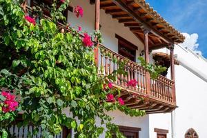 kolumbien, malerische bunte straßen von cartagena im historischen bezirk getsemani in der nähe der ummauerten stadt, ciudad amurallada, ein unesco-weltkulturerbe foto