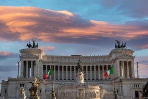 Rom, malerischer Altar della Patria. Denkmal für Vittorio Emanuele II foto