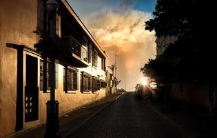 mexiko, mazatlan, bunte altstadtstraßen im historischen stadtzentrum in der nähe von el malecon und ozeanufer foto