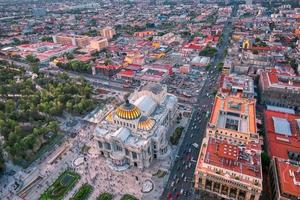 Panoramablick auf Mexiko-Stadt von der Aussichtsplattform auf der Spitze des lateinamerikanischen Turms Torre Latinoamericana foto