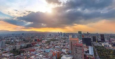 Panoramablick auf Mexiko-Stadt von der Aussichtsplattform auf der Spitze des lateinamerikanischen Turms Torre Latinoamericana foto