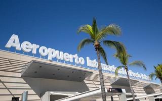 puerto vallarta internationaler flughafen während einer hochsaison für touristen foto