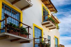 puerto vallarta farbenfrohe straßen im historischen stadtzentrum in der nähe der meerpromenade malecon und des strandes playa de los muertos foto