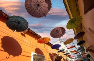 kolumbien, malerische bunte straßen von cartagena im historischen bezirk getsemani in der nähe der ummauerten stadt, ciudad amurallada foto