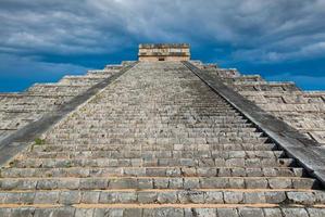 Pyramiden der Mayastadt Chichen Itza in Mexiko, Merida foto