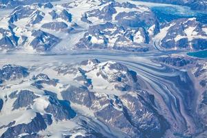 Luftaufnahme der malerischen grönländischen Gletscher und Eisberge foto