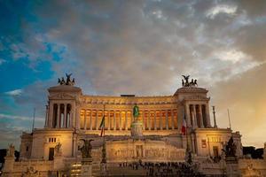 Rom, malerischer Altar della Patria. Denkmal für Vittorio Emanuele II foto