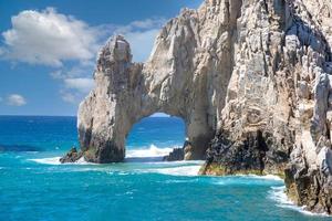 malerisches touristisches ziel bogen von cabo san lucas, el arco, in der nähe von playa amantes, liebhaberstrand bekannt als playa del amor und playa del playa del divorcio, scheidungsstrand foto