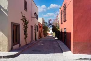 mexiko, bunte gebäude und straßen von san miguel de allende im historischen stadtzentrum foto