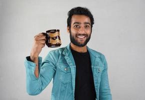 Mann mit Kaffeetasse foto
