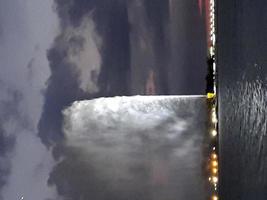 erstaunlicher bunter sonnenuntergang an der corniche von jeddah foto