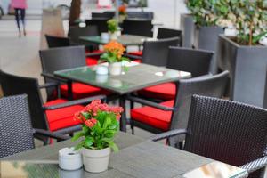sevilla romantisches abendessen in einem straßenrestaurant foto