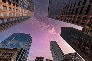 malerisches finanzviertel von boston im stadtzentrum und die skyline der stadt foto