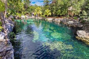 mexiko tourismusziel, höhlen und becken der cenote casa tortuga in der nähe von tulum und playa del carmen foto