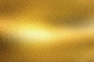 glänzende goldene folienwellenmetallwand, abstrakter texturhintergrund foto