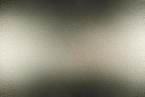 abstrakter texturhintergrund, reflexion gebürstetes schwarzes metallblech foto