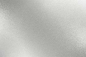Textur der Reflexion auf rauer silberner Metallwand, abstrakter Hintergrund foto