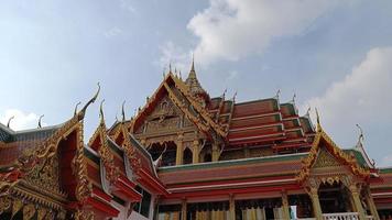 Die schöne Kirche Wat Bua Khwan ist einer der berühmtesten Tempel in Nonthaburi foto