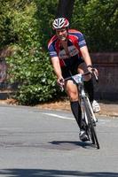 cardiff, wales, uk, 2018. radfahrer, der am velothon teilnimmt foto