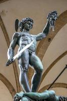 Florenz, Toskana, Italien, 2019. Statue des Perseus mit dem Kopf der Medusa foto