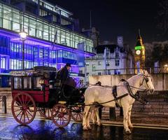 London, Großbritannien, 2015. Pferde und Kutsche in der Nähe von Big Ben foto