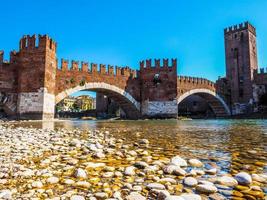 hdr castelvecchio-brücke alias scaliger-brücke in verona foto