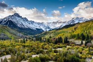 herbstsonnenaufgang an der dallas divide in den san juan mountains von colorado foto