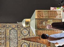 Mekka, Saudi-Arabien, 2021 - Besucher aus aller Welt vollziehen Tawaf in der Masjid al-Haram in Mekka. foto