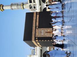 Mekka, Saudi-Arabien, 2021 - Besucher aus aller Welt vollziehen Tawaf in der Masjid al-Haram in Mekka. foto