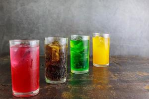 Kategorie Erfrischungsgetränk in einem Glas mit Eis foto