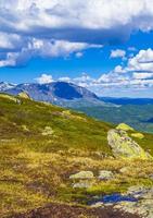 schönes talpanorama norwegen hemsedal hydalen mit eingeschneiten bergen. foto