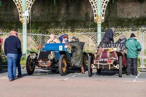 Brighton, East Sussex, Großbritannien, 2015. Autos haben gerade den Oldtimer-Lauf von London nach Brighton beendet foto