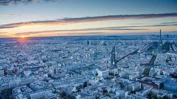 Luftaufnahme von Paris bei Sonnenuntergang