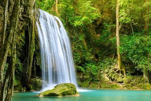 Wasserfall Klippe Ebene 3, Nationalpark Erawan, Kanchanaburi, Thailand foto